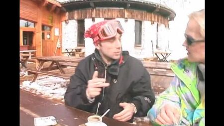 庭には冬があり、噛んでいます
