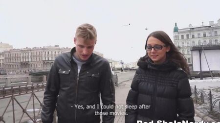 ロシア人は最初の対策にフェラチオを与えます