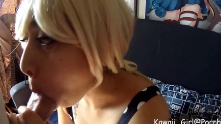 彼女はペニスを吸うのが大好きです