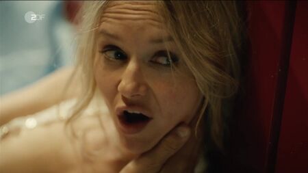 ステファニー・シュタッペンベック ヌード - 『第7の日』（2017）HD 720p オンライン視聴 / ステファニー・シュタッペンベック - 『第7の日』