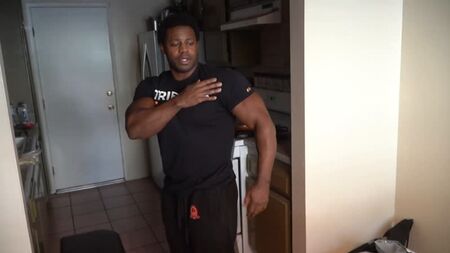ブレオン・アンスリーによるポージングトレーニング