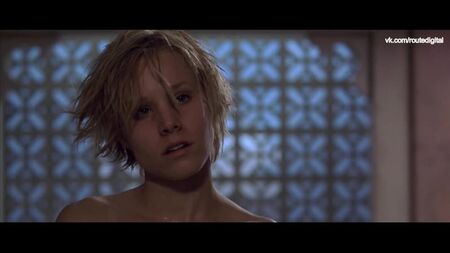 クリステン・ベルのヌード（乳首がチラリ）『スパルタン』（2004年）HD1080p オンライン視聴