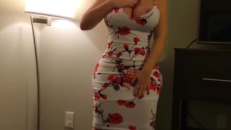 スカートを捲り上げて、金で肉感的な女性を犯した、POVセックス・ホームポルノ・動画・バブルアッス・熟女・肉感的な黒人女性・HD・巨乳 (Hot&Horny)
