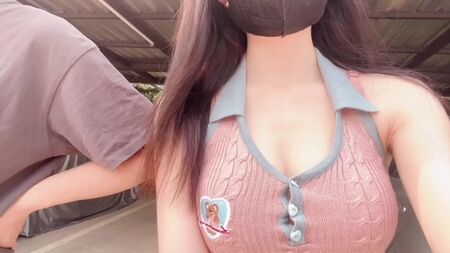 彼女はオルガスムではなくコロナウイルスを恐れています