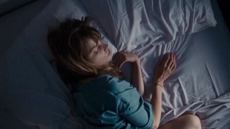 シルビア・フックス ヌード - 『オール・ザーズ・サンフラワー』（2014年） HD 720p