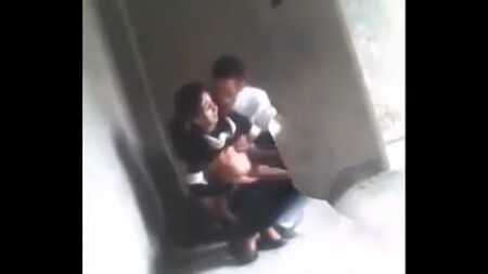デシのセクシーな女子高生、初めての激しい体験