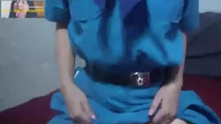 彼女は制服姿で犯されたいと言っているから、その願いを叶えてやる。彼女のマンコはすごくきつい。（MP4_High_Quality）.mp4
