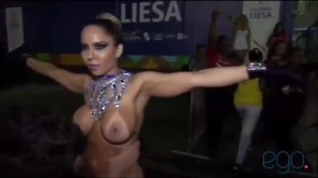 「カルナバル・ムヘール・メロン」が胸を露わにしてパレード。美しく、素晴らしい | Brazilian Girls braziliangirls