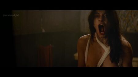 ミシェル・ロドリゲス、ケイトリン・ジェラードのヌードシーン - 『ザ・アサインメント』（2016）HD 1080p オンライン視聴