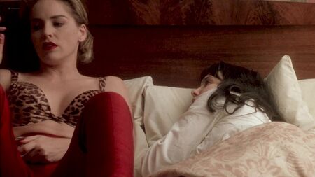 イザベル・アジャーニのヌード、シャロン・ストーンのセクシーな姿 - 『ディアボリック』（1996）HD 1080p Web版