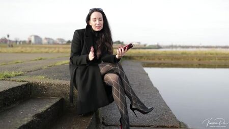 Wolford タイツ ロングコート - FAQ - よくある質問 - pureGLAMtvのVanessa Purへのよくある質問