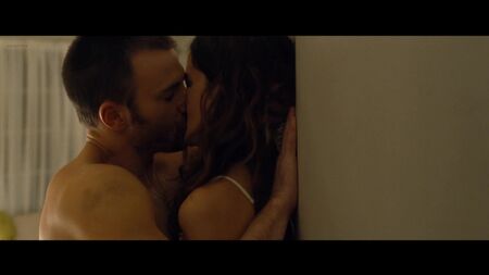 オーブリー・プラザのヌード、ミシェル・モナハンのセクシーな姿 - 『プレイイング・イット・クール』（2014）HD 1080p / オーブリー・プラザ、ミシェル・モナハン - 『プレイイング・イット・クール』