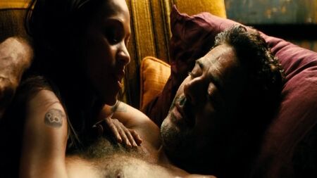 ゾーイ・サルダナ、セクシーな姿 - 『ザ・ルーザーズ』（2010年）