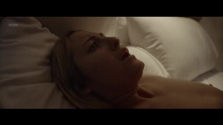スカウト・テイラー＝コンプトン ヌード - 『ゴースト・ハウス』（米国 2017年）1080p ウェブ配信 / スカウト・テイラー＝コンプトン - 『ゴースト・ハウス』