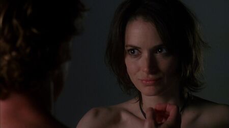 ウィノナ・ライダーのヌード – 『セックス・アンド・デス101』（2007年）HD 1080p オンライン視聴 / ウィノナ・ライダー – 『セックス・アンド・デス101』