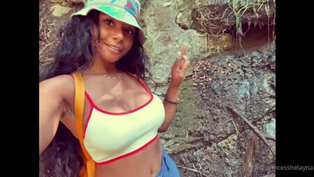 巨乳のヘレイナ・マリー / プリンセス・マリー 巨乳 ブラジル人 OnlyFans パンティ ヌード ライブ配信 自宅