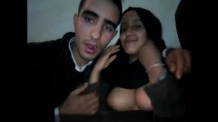 ムスリム、ブルカ姿、ヒジャブ姿の娼婦、おっぱい、乳首、踏みつけ、ニカブ姿、欲情したムスリマ、エジプト人シャルモタ、プロの娼婦、アラブ人