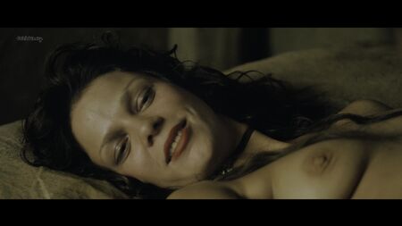 カロライン・ヘルフルトのヌードシーン、クレジットなしの乱交シーン - 『パフューム ある殺人者の物語』（スペイン・フランス・ドイツ・米国 2006年）[HD 1080p]