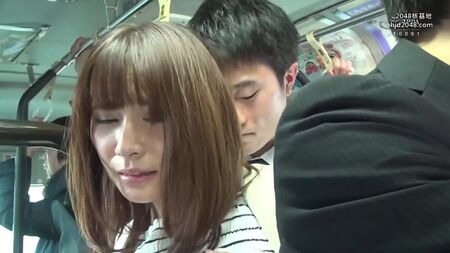 バスの中での日本のセックス――若いアジア人女性が夢見ていたこと