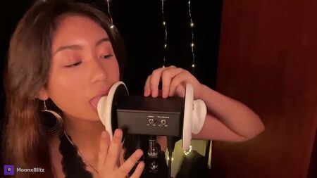 [Moon Blitz ASMR] ASMR ～ 耳を舐める | ゾクゾクする強烈な口の音