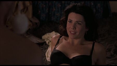ローレン・グラハムのセクシーシーン、リサ・ロスのヌードシーン - 『バッド・サンタ』（2003年）1080p
