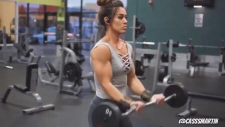 FemaleFitnessReset - 筋肉美の女性、カサンドラ・マーティンのワークアウト