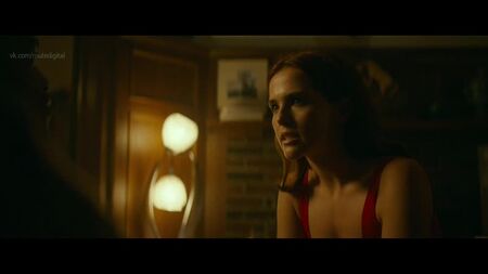 ゾーイ・ドゥイッチ - 『バッファロー』（2019）HD 1080p ヌード？セクシー！オンライン視聴 / ゾーイ・ドゥイッチ - 『バッファロー』