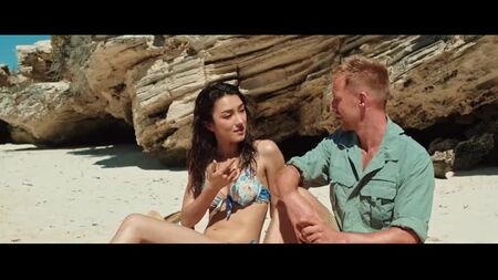 ナターシャ・リウ・ボルディッツォ、ルーシー＝ローズ・レナード - 『ザ・ネイキッド・ワンダラー』（2019）HD 1080p ヌード？セクシー！オンラインで視聴
