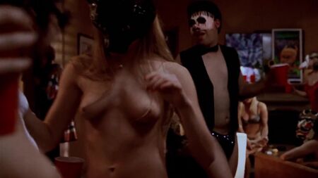 ジェシカ・ビール セクシー、ヌードなど - 『アトラクションの法則』（2002年）