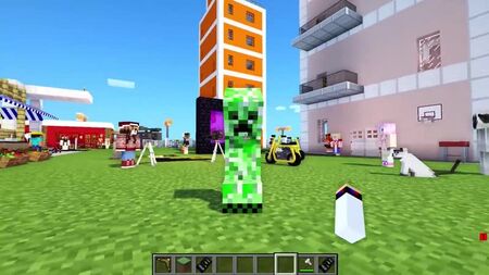 [エフゲンブロ] マインクラフトの女の子。マインクラフトでTikTokの面白い動画や初心者向け・上級者向けの動画、トロール動画などを撮影しています。MINECRAFT