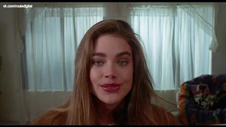 デニス・リチャーズ - 『タミーとT-レックス』（1994）HD 720p ヌード？ セクシー！ オンラインで視聴