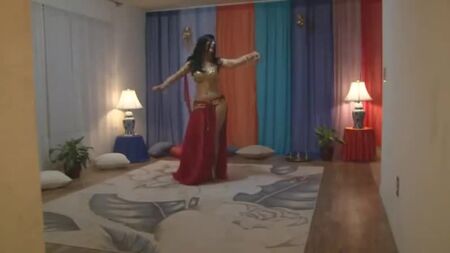 セクシーなベリーダンサーのベリーダンス講座