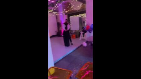 ユリクとダーシャ・カプランが結婚式で踊る
