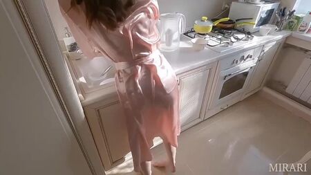 [ZOLOTOV PORN] 朝食代わりに俺のチンポを咥えさせ、最後は口いっぱいに精液をぶちまけるセックス、ロシアポルノ、フェラチオ、ポルノハブ、sex、porn hub 18+