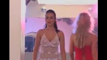 モデルショーの後の乱交
