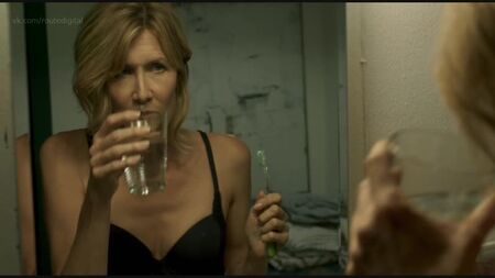 ローラ・ダーン - 『ザ・テイル』（2018）HD 1080p ヌード？セクシー！オンラインで視聴