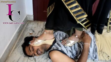 インド人・愛人・踏みつけ・フェムドム