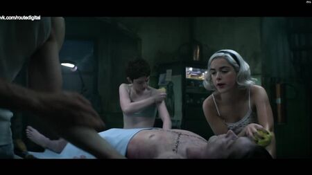 キアナン・シップカのセクシーな姿 - 『サブリナの恐ろしい冒険』 シーズン3 第1話～第8話 (2020) 1080p / キアナン・シップカ - 『サブリナの恐ろしい冒険』