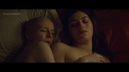 ケイシー・ロール、アンバー・アンダーソン ヌード - 『ホワイト・ライ』（2019）HD 1080p オンライン視聴 / ケイシー・ロール、アンバー・アンダーソン - 『救いの嘘』