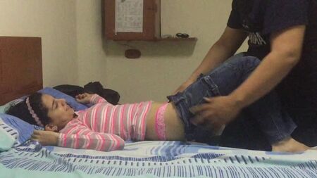 18歳のティーン、初めてのセックスビデオ、顔射、可愛い女の子