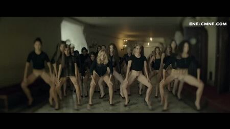 100人のボトムレスな女性たち