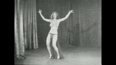 テンペスト・ストーム。『ハリウッドの一夜』（1953年）