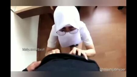 インドネシアのヒジャブ女子高生ポルノ - XNXX.COM.mp4