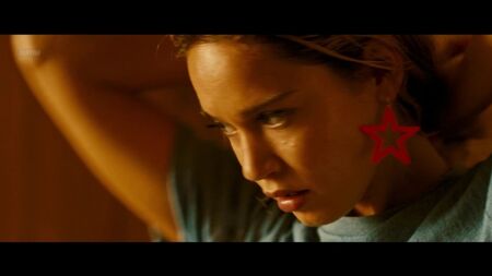 マチルダ・アンナ・イングリッド・ルッツのヌードシーン - 『リベンジ』（米国 2018年）1080p ウェブ配信 オンライン視聴