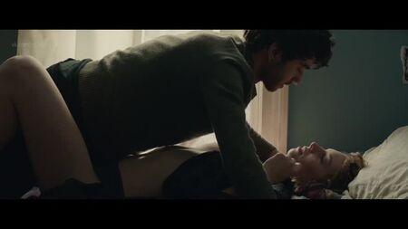 Maya Hawke Nude - Human Capital (2019) HD 1080p オンライン視聴 / マヤ・ホーク - ヒューマン・キャピタル