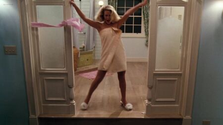 ビバリー・ダンジェロのセクシーな姿、クラウディア・ネイディグのヌード - 『ヨーロピアン・バケーション』（1985年）HD 1080p Blu-ray