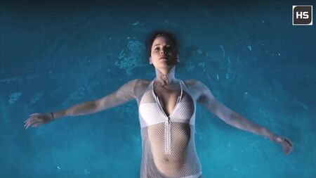 ジェニファー・ローレンス – ホットでセクシーなシーン 4K - 『パッセンジャーズ』