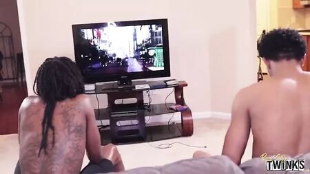 黒人のイケメン少年たちの生セックス