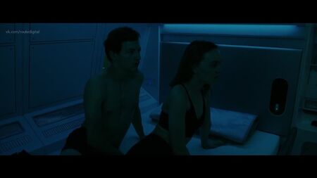 リリー＝ローズ・デップ、シャンテ・アダムス - 『ヴォイジャーズ』（2021）HD 1080p ヌード？セクシー！視聴 / リリー＝ローズ・デップ、シャンテ・アダムス - 『ヴォイジャーズ』