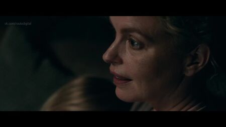 ニーナ・ホス ヌード - 『ペリカンの血』 - 『娘への愛』（2019）HD 1080p オンライン視聴